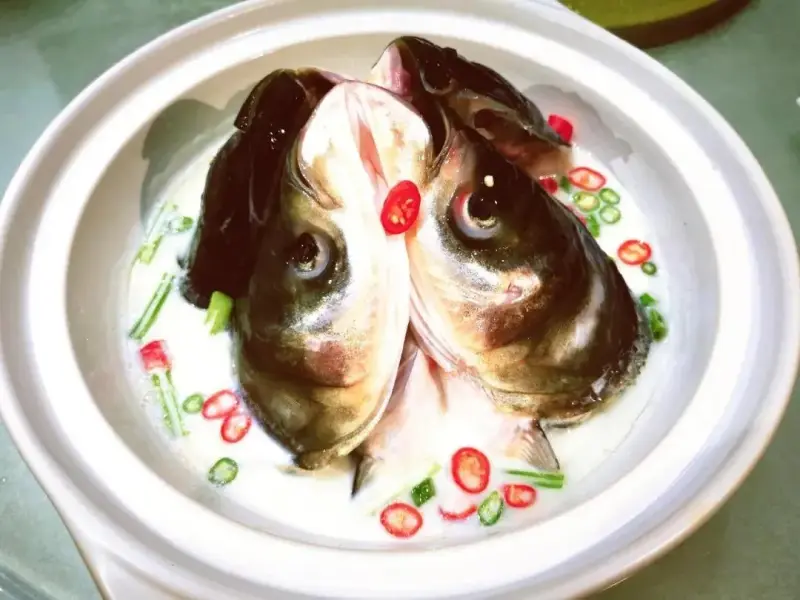 烹诗煮酒庐陵菜，诗情画意月上楼