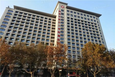 周边的医疗配套设施十分完善，咸阳彩虹医院、陕中附院、二一五医院、陕