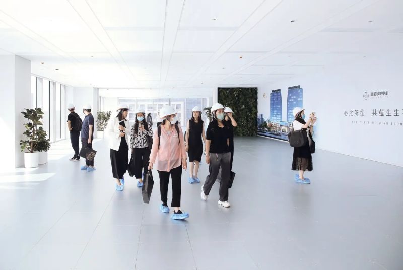 丽金智地中心和他的朋友们