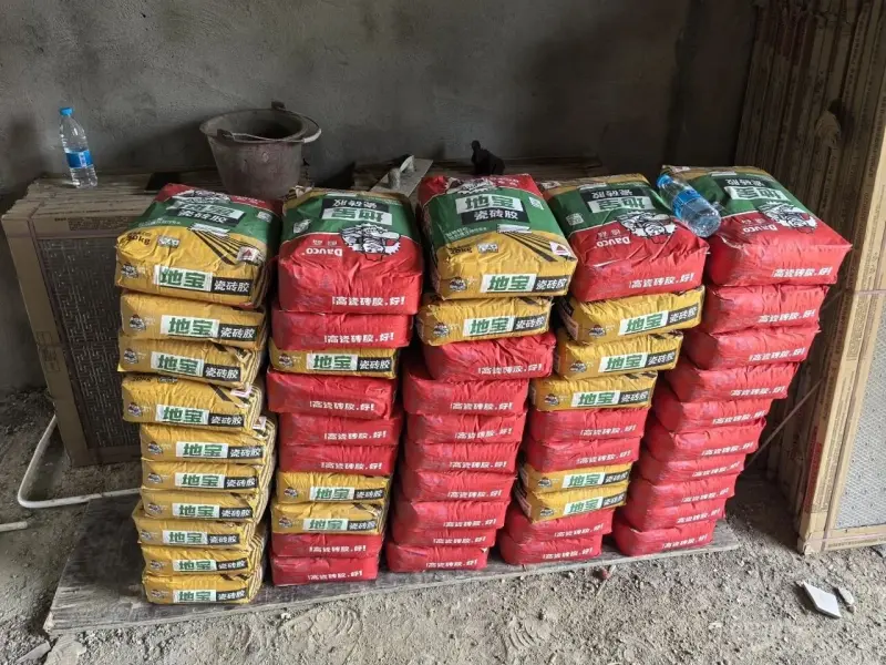 泥工师傅很相信地宝瓷砖胶的质量!