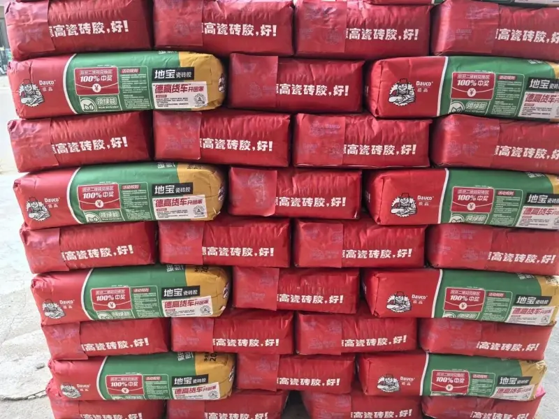 泥工师傅很相信地宝瓷砖胶的质量!