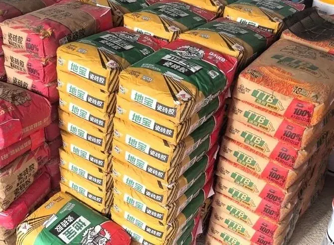 泥工师傅很相信地宝瓷砖胶的质量!