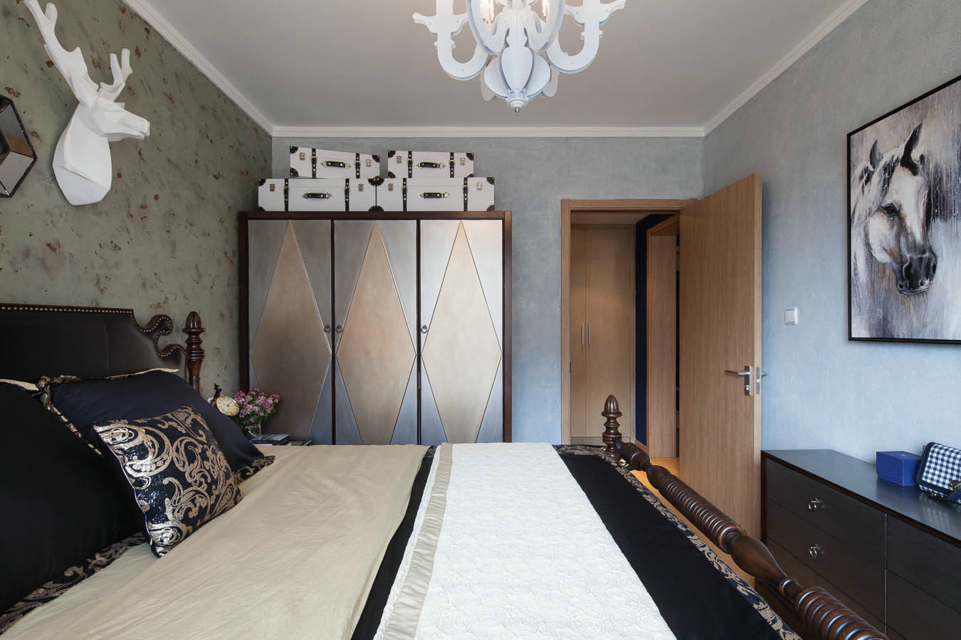 雅居乐剑桥郡实例，116平米的三居室，质感与时尚并存的混搭风装修。