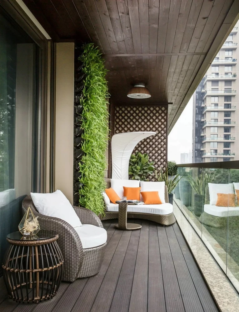 地面,顶面及立面的防腐木铺设让整个阳台充满暖意和实用性