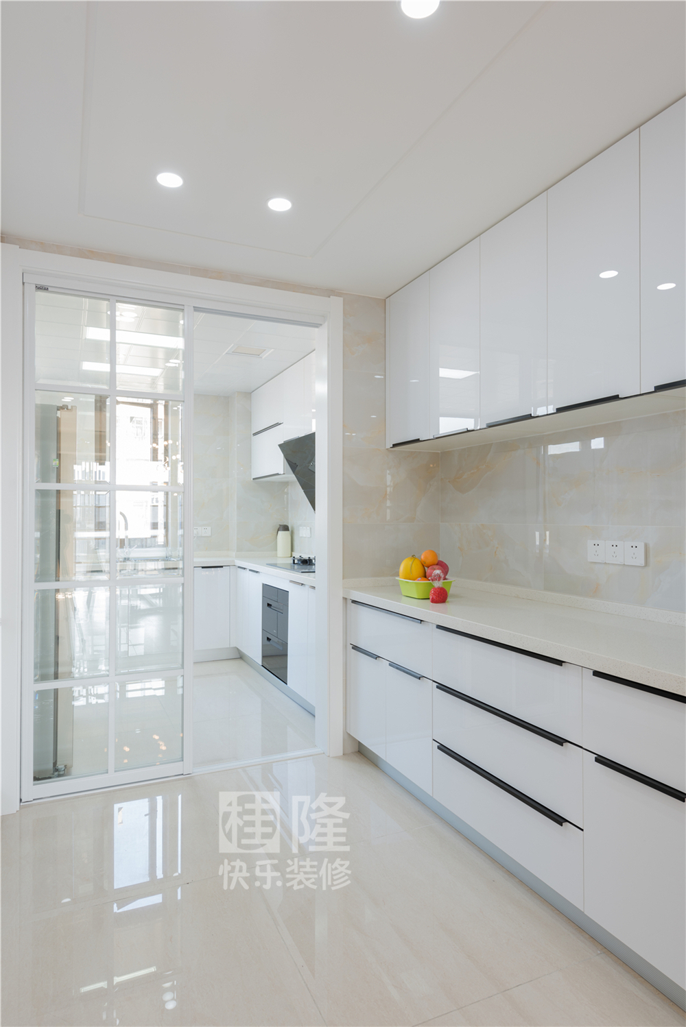 四居室的现代风怎么装修？让绿地东上海三期这套160平米的装修案例给你点灵感！