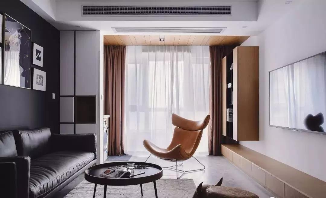 113㎡酷黑+木色三居室，现代质感空间