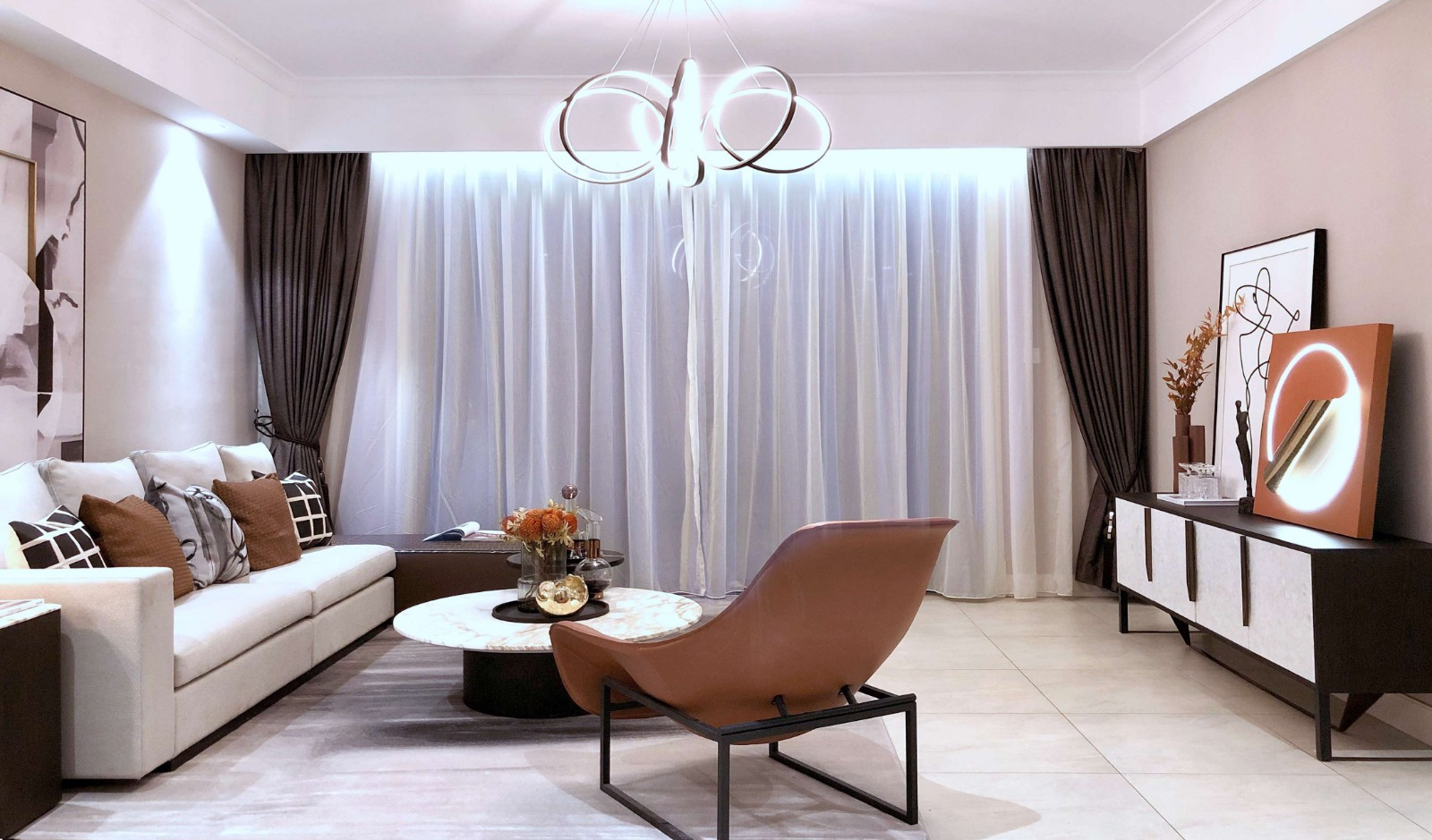 三居室的现代风怎么装修？让中房翡翠时光这套148平米的装修案例给你点灵感！
