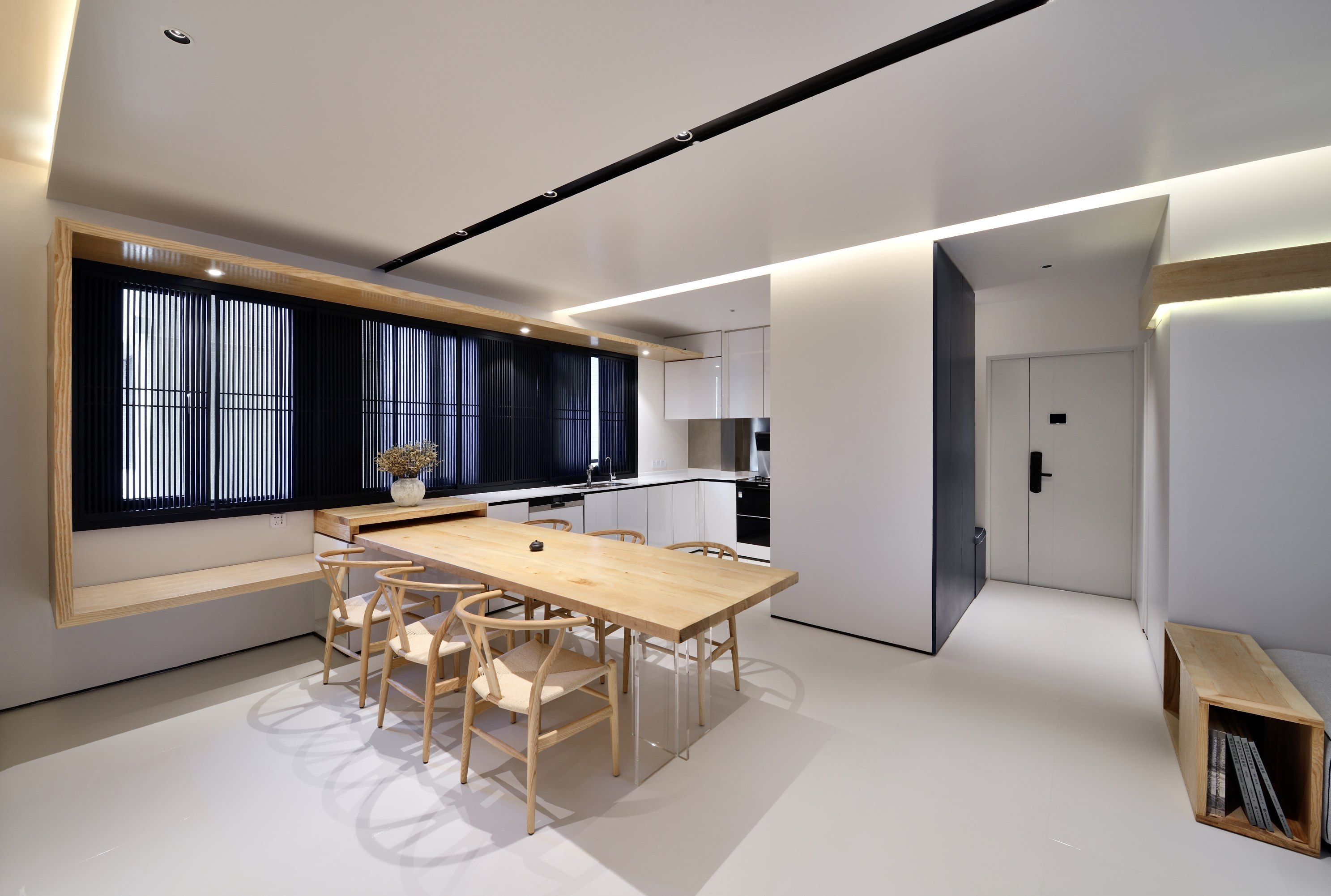 四室两厅有序空间，高效收纳，演绎现代极简艺术