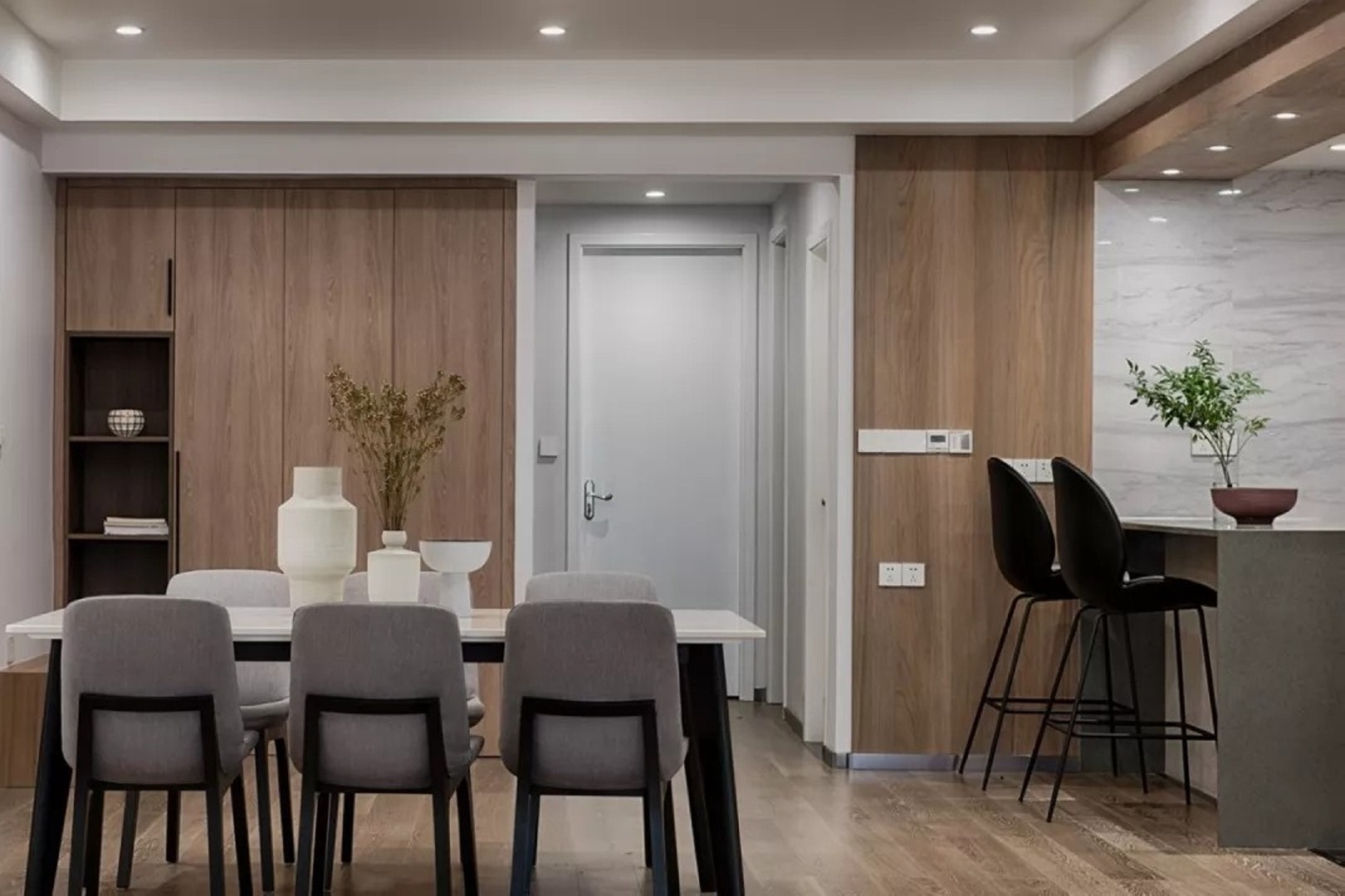 147平米三居室设计说明，31万元装修的现代风格有什么效果？