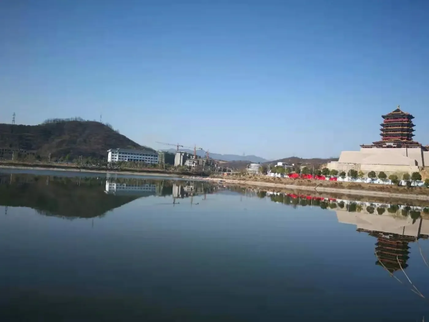 丹江口市 太极湖山水四季a 区 3室2厅