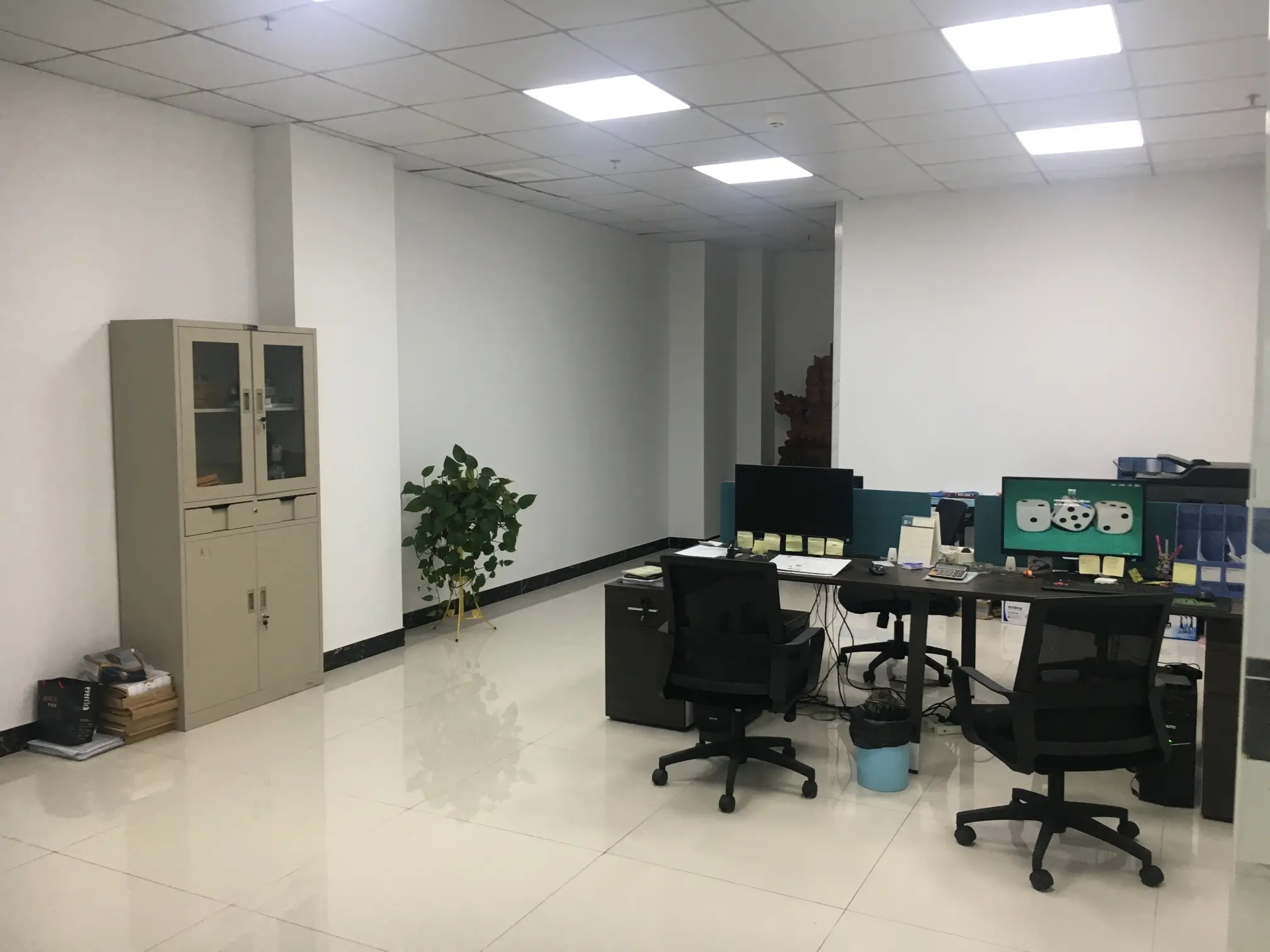 南海平洲鸿晖都市产业新城1栋801-2写字楼新装修带办公家具出租 纯