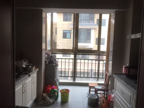 石屏县 巨龙豪庭3 3室1厅