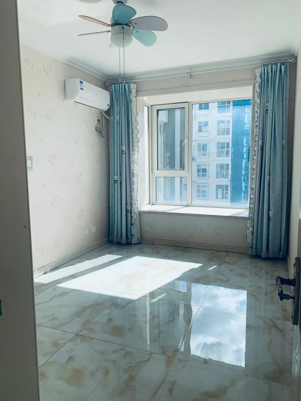 东营东城二手房 康熙来了高以翔13 单位大门设计 李白写给孟浩然的诗