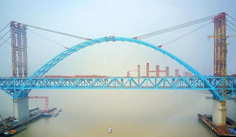 沪通大桥预计明年六月通车 跨千米公铁两用大桥