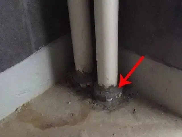 验房瞧见卫生间没装阻水圈开发商正常业主无奈只好自掏腰包