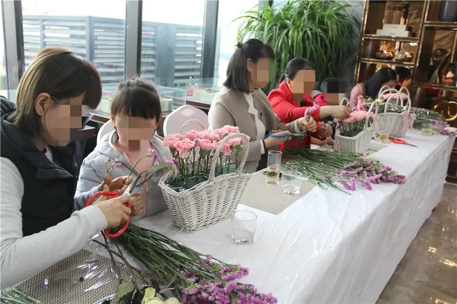 【品官燕 赏鲜花 悦顺达】初春之际，在中央国际遇见时光里的精致优雅