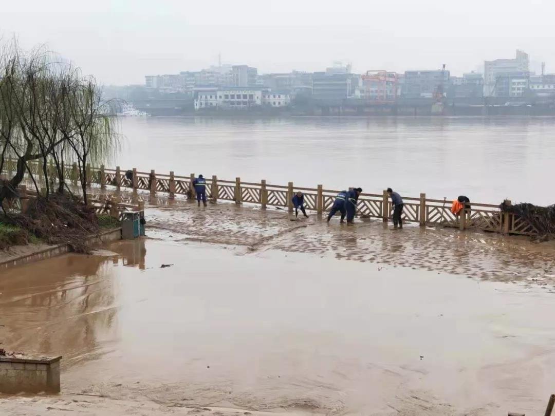 洪峰过后，湘潭园林人清淤忙