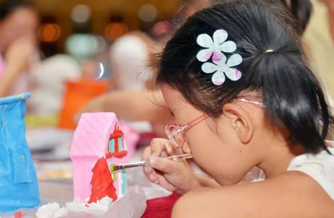 花千树石膏彩绘DIY 带孩子【免费】玩转七彩周末！