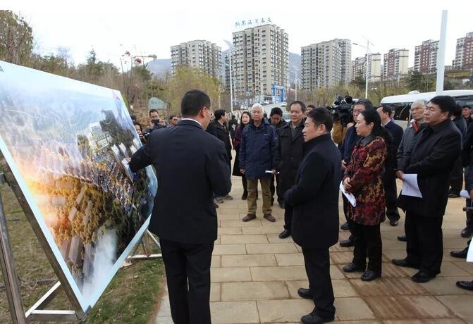 州级四班子领导到海东新区调研并召开调研座谈会