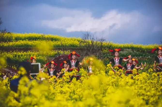 管樂合奏:《好日子》,《咱當兵的人》,《祝你快樂》,《解放軍進行曲》