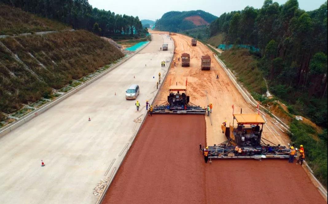 进展！汕湛高速惠清段全线进入路面施工，预计明年通车！