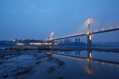 解放碑,观音桥等各大商圈的距离;经李家沱大桥,马桑溪大桥,二塘大排