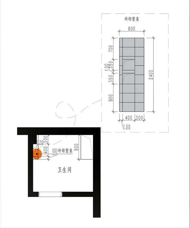 利用原始管道的包管厚度砌了壁龕出來,方便擺放沐浴用品.