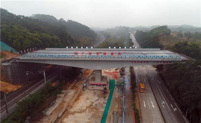 这座关键性的万吨大桥昨日完美“转身 ”， 惠清高速通车时间更近了！