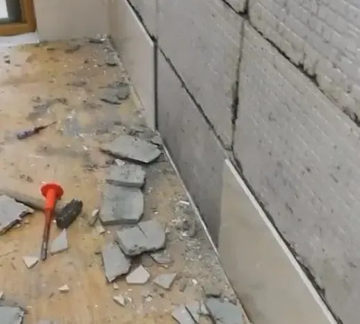 最后,关于地砖上墙做背景墙脱落的问题,很多朋友都遇到过,最后不得不