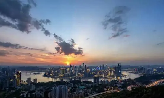 重庆发展持续向好，谁又将站上城市价值提升舞台的中央？