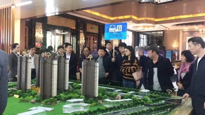 聚焦6大热盘 多组客户现场意向验资!房天下4月精准看房团圆满结束