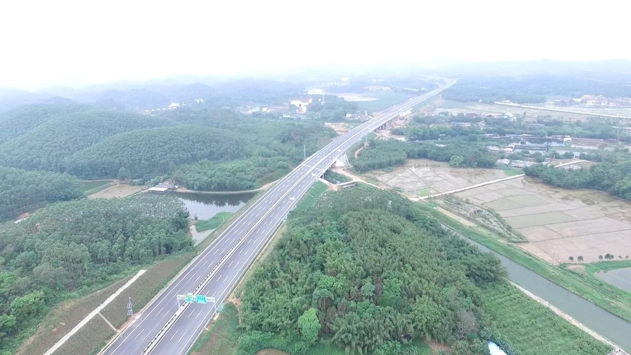 新兴县第三条高速，预计四月初正式通车！