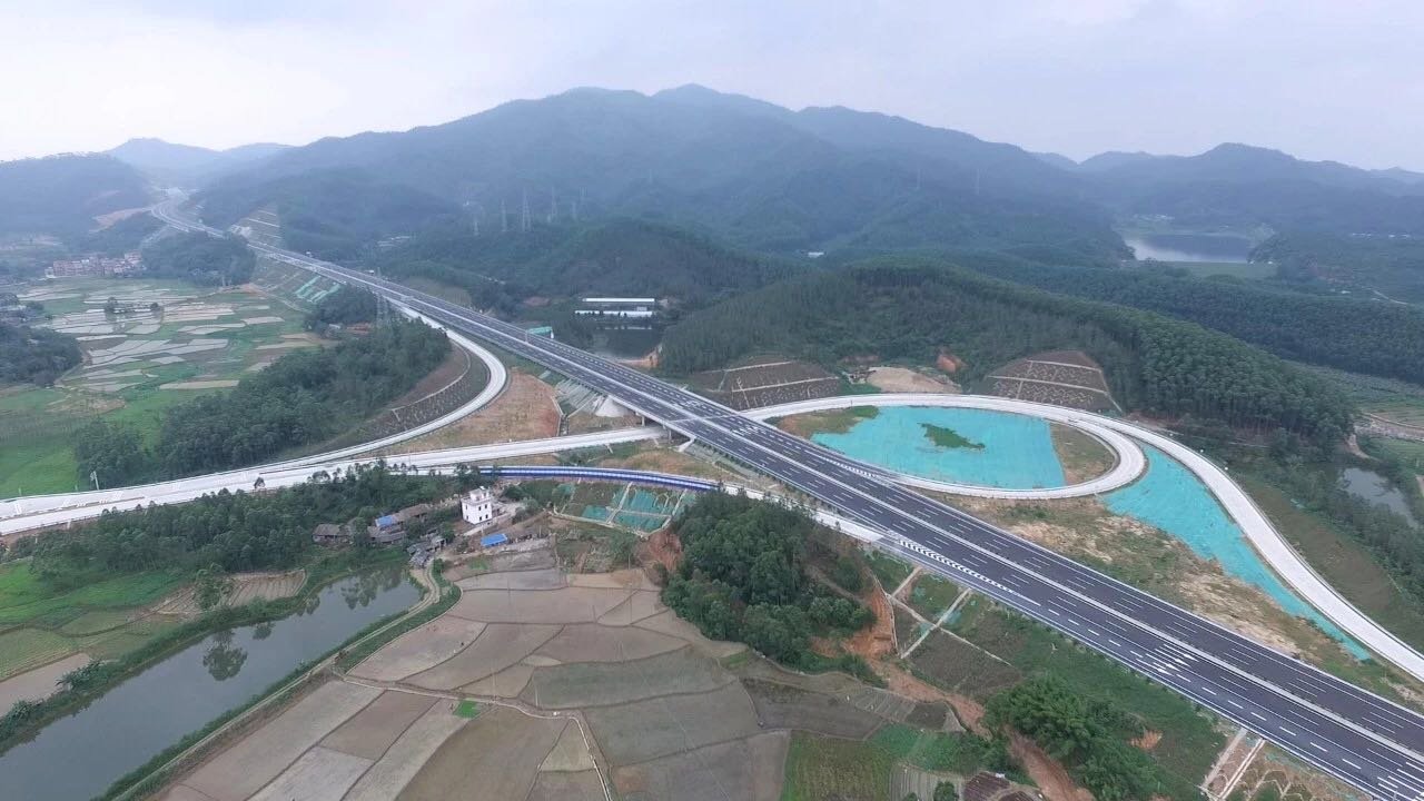 新兴县第三条高速，预计四月初正式通车！