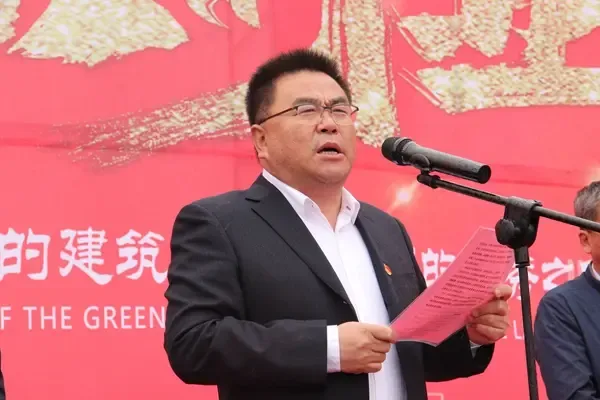 开业庆典仪式上,兰州新区农投集团党委书记,董事长包永红致辞时表示,"