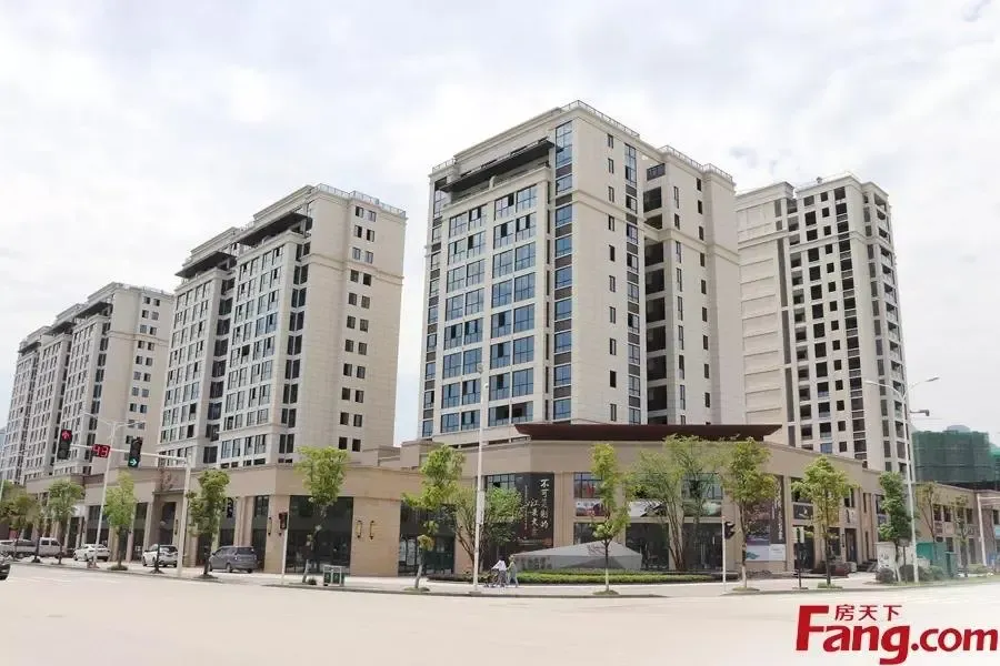 幸福五月来敲门江与城一线瞰江大平层最新工程进度播报