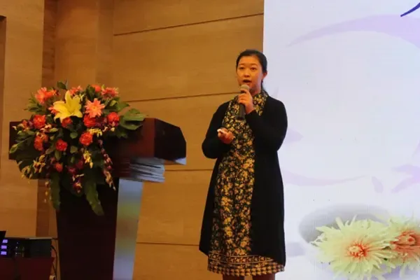 婷婷女士,从女性"乳腺,卵巢,内分泌"等方面作了全面细致的讲解,姚医生