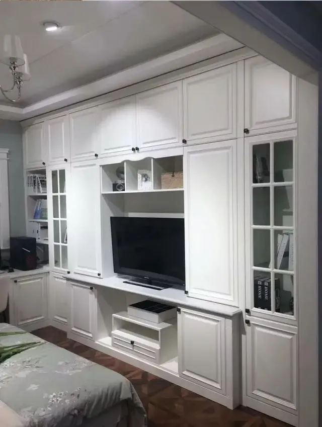 客厅电视背景墙别空着,聪明人都这样打柜子,漂亮还能收纳!