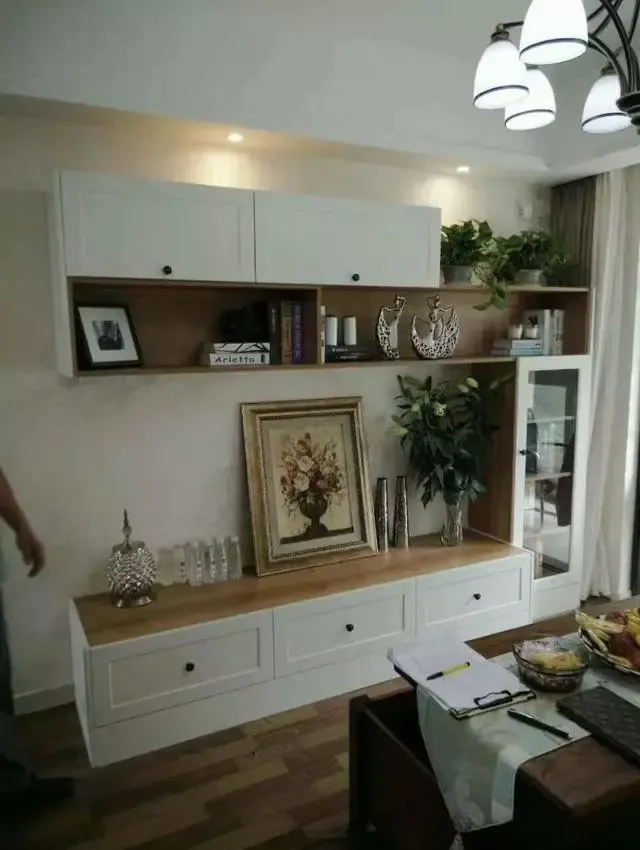 客厅电视背景墙别空着,聪明人都这样打柜子,漂亮还能收纳!