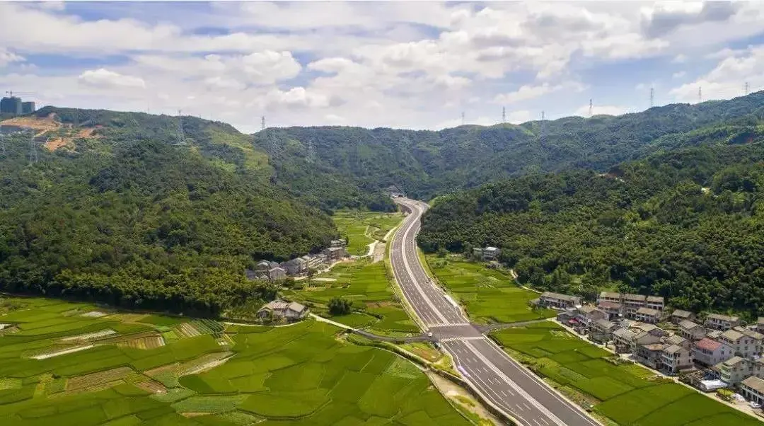 16公里,项目起于鞋都三期石鼓岭山麓,终于藤桥镇林山村,预留远期线位