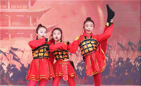濮水小镇丨谁持彩练当空舞，3000孩子献才艺！