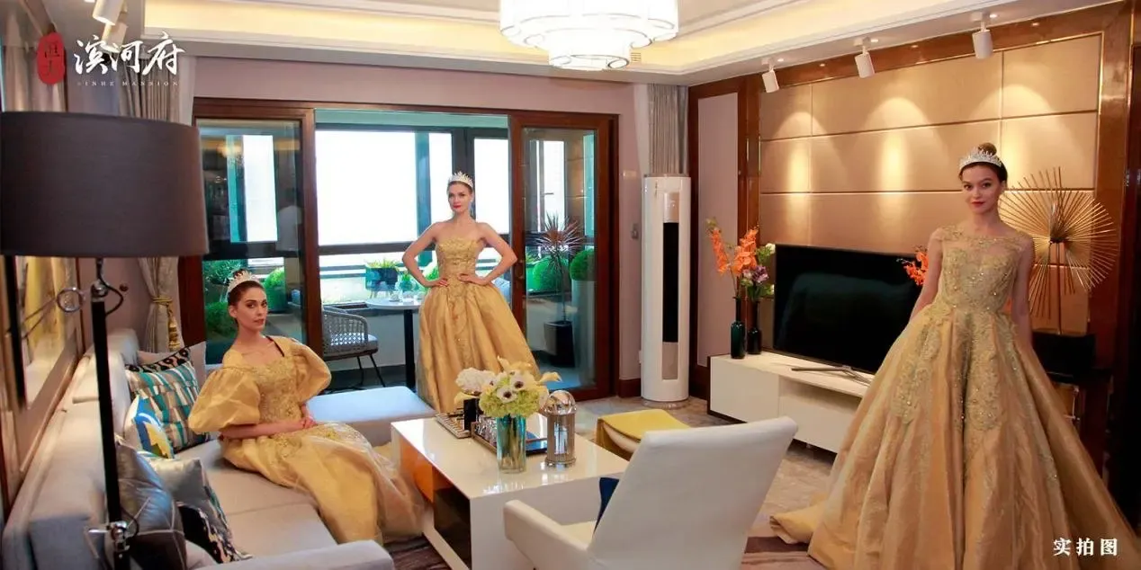 精美的样板间,在模特得衬托下,显得格外出众!