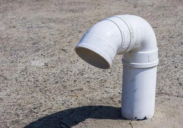 卫生间排气管太占地刚要改细邻居就找上门凭啥我不能改