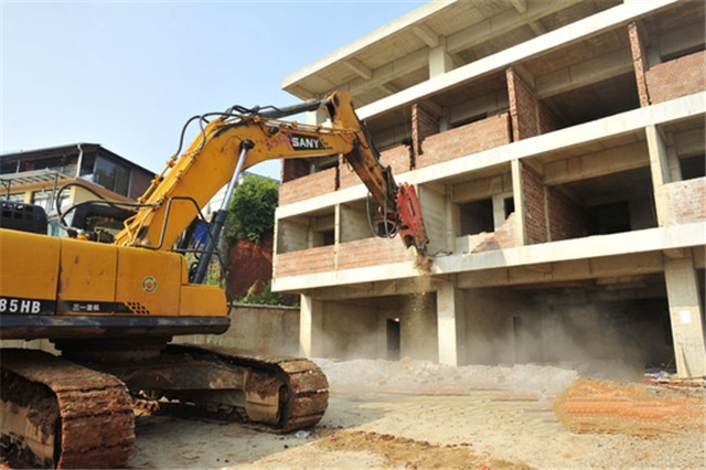 西双版纳勐海县27栋违建别墅被拆除