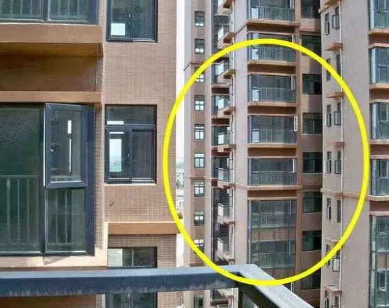 为什么开发商都喜欢盖凸阳台房子?一算账才知自己亏,别买错房了