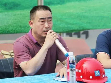 说明: 长安区住建局副局长李建方参观项目并讲话