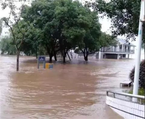 湘潭暴雨成灾！窑湾被淹了！城区也未能幸免，多地马路成河！
