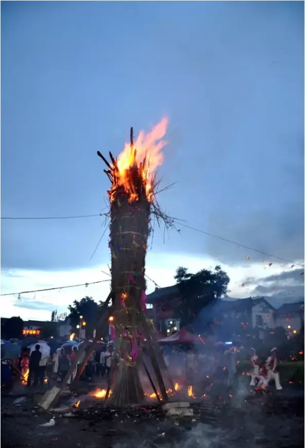 通知!在外漂泊的大理人，你妈喊你回家过火把节了!!