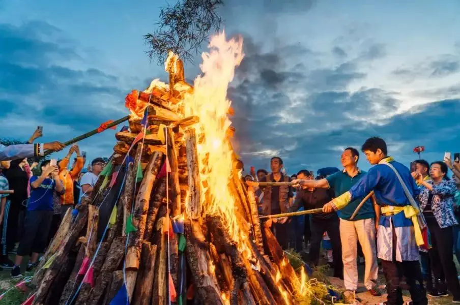 浓情火把节 | 星空下的火光,照亮仲夏的梦-保山新房网-房天下