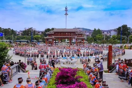 安顺经开区文旅康养产业招商推介会首站走进重庆