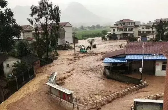 【万达心无界，青城爱无疆】岳麓青城·万达广场为永州抗洪灾后重建爱心捐赠200万元